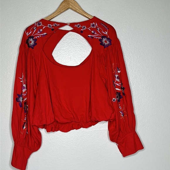 Free People Lita Floral Embroidered Bell Sleeve Blouse sz XS Red - Picture 6 of 6
